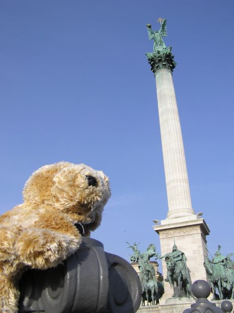 Hero's Square